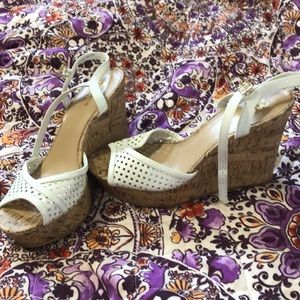 White and cork wedges